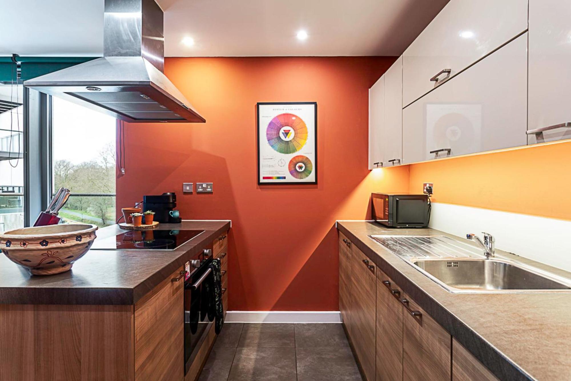 Vibrant And Modern With Canal Views Appartamento