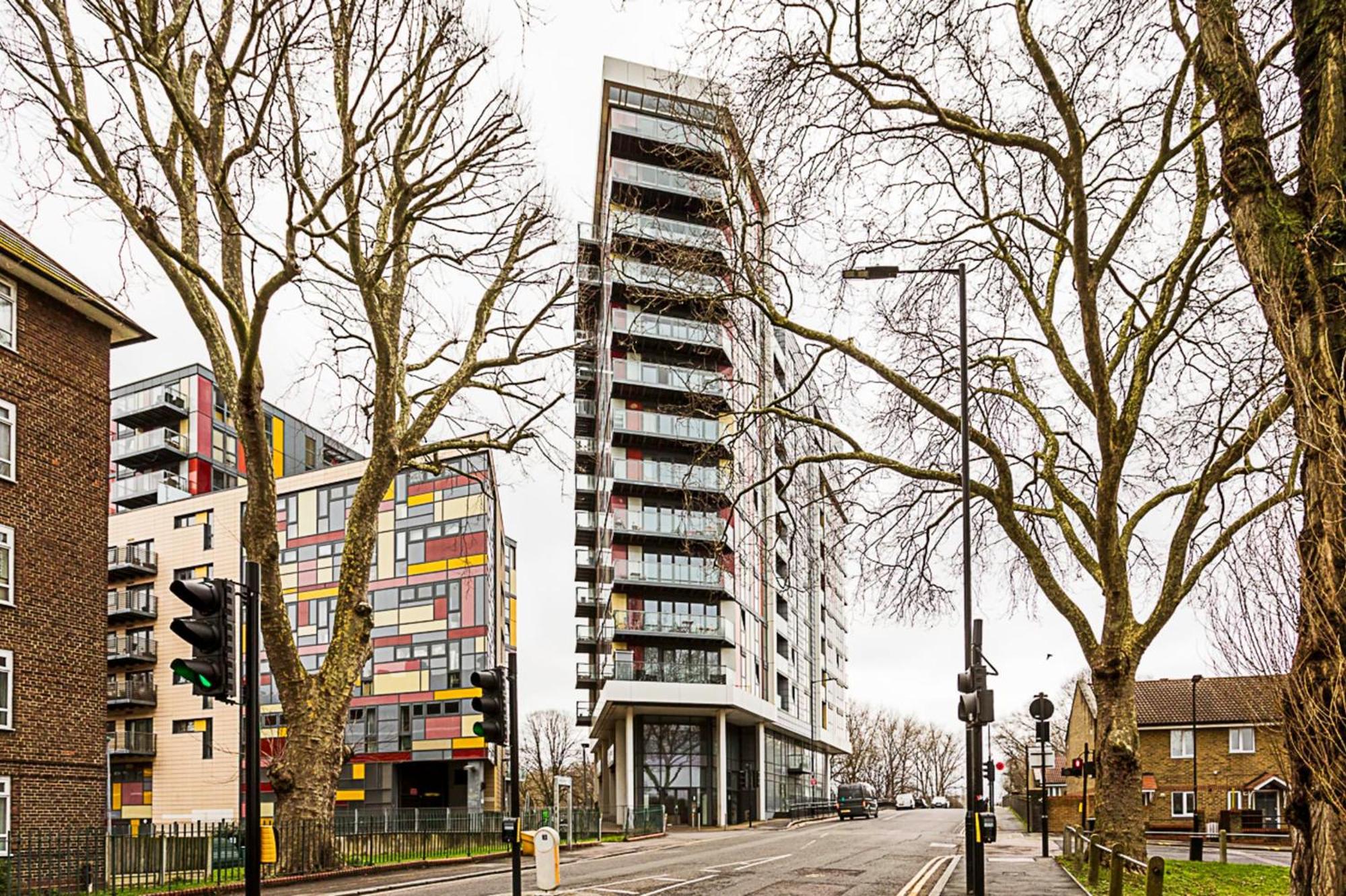 Vibrant And Modern With Canal Views Londra