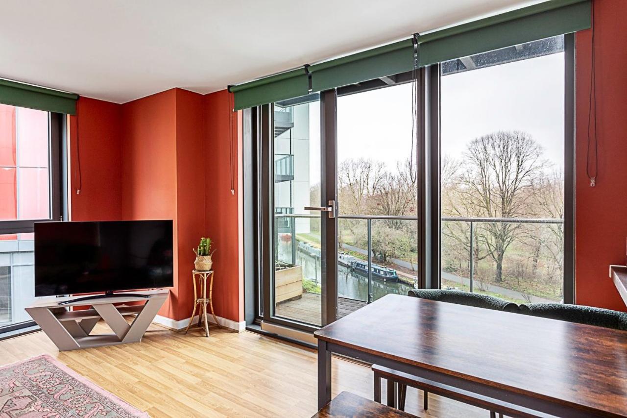 Vibrant And Modern With Canal Views Appartamento
