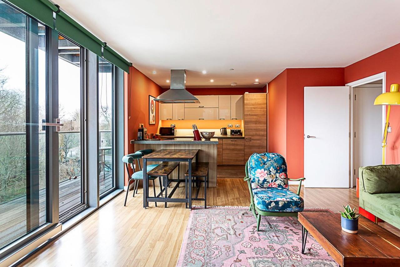 Vibrant And Modern With Canal Views * Londra