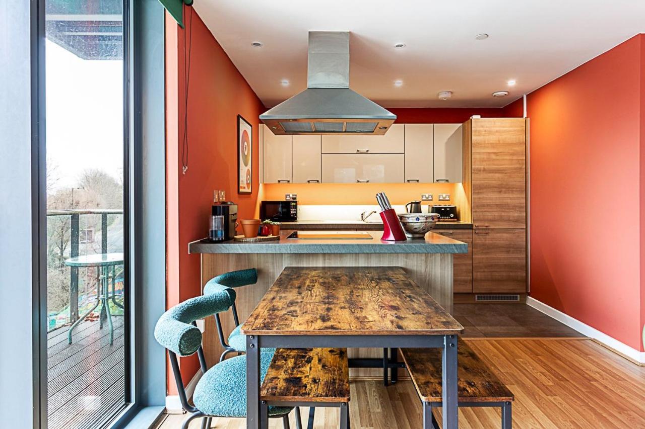 Vibrant And Modern With Canal Views Appartamento