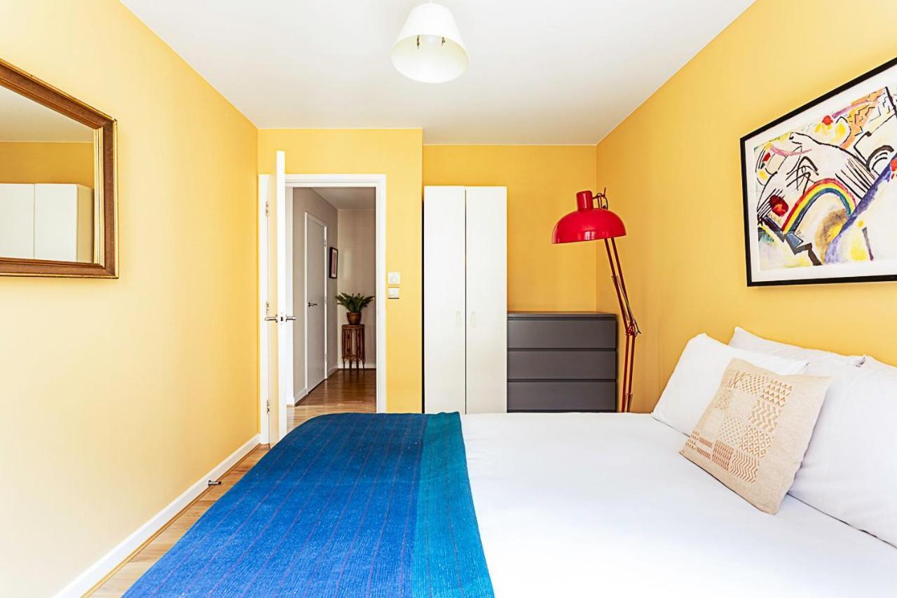 Vibrant And Modern With Canal Views Appartamento Londra